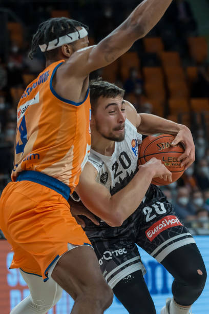 表现并非偶 表现并非偶