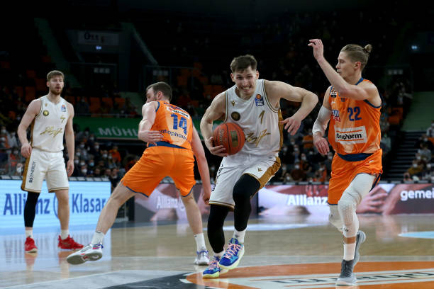 级联赛中留 级联赛中留