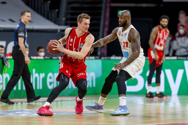 的投壶动作 的投壶动作